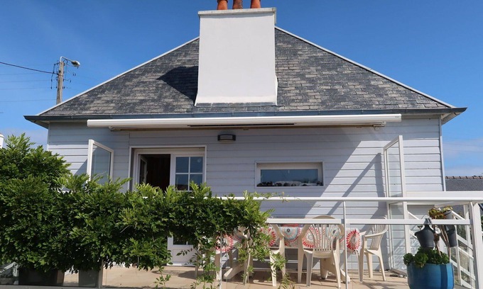 Saint-Mathieu House | Wonderful private villa for 8 guests with WIFI, TV, terrace and pets allowed
