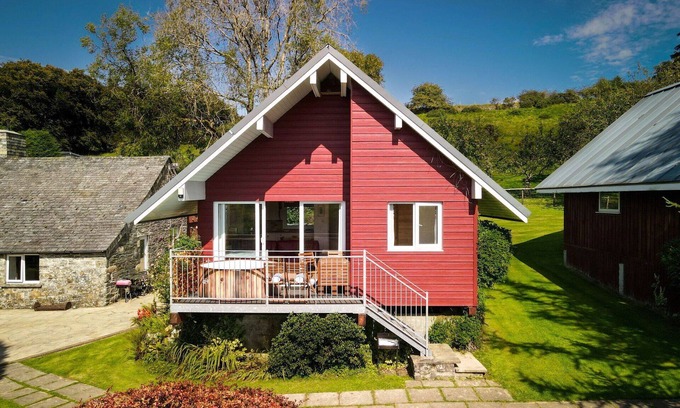 Fivelanes House | Wonderful private villa for 4 people with hot tub, WIFI, TV and patio
