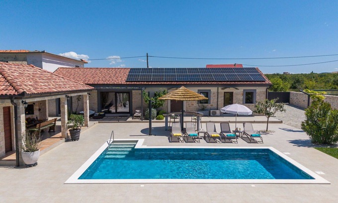 Zemunik Donji House | Wonderful private villa for 8 guests with WIFI, private pool, A/C, TV, terrace and pets allowed