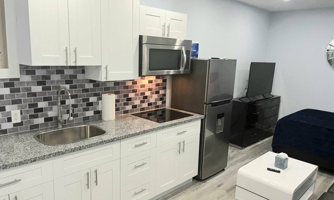 North Lauderdale Apartment | Wonderful studio with AC in North Lauderdale