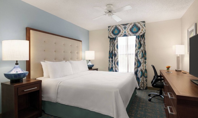 Villas Hotel | Wonderful Vacation Stay! 2 Convenient Units, Pool, Near Lakes Regional Park