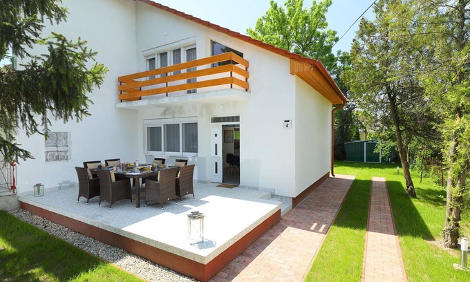 Balatonoszod House | Wonderful villa for 5 guests with A/C, WIFI, TV and patio
