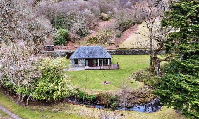 Lochgilphead House | Wonderful villa for 2 guests with WIFI, terrace and pets allowed