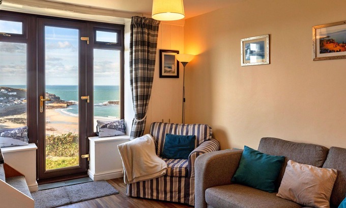 Sennen Cove House | Wonderful villa for 3 people with WIFI and pets allowed