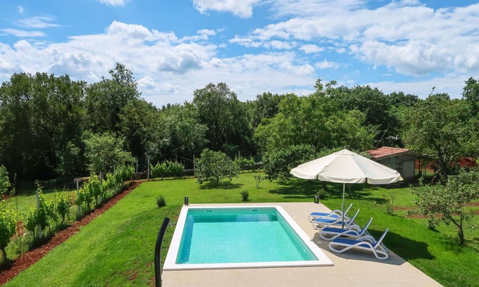 Becici House | Wonderful villa for 6 people with private pool, WIFI, A/C, TV, terrace and pets allowed