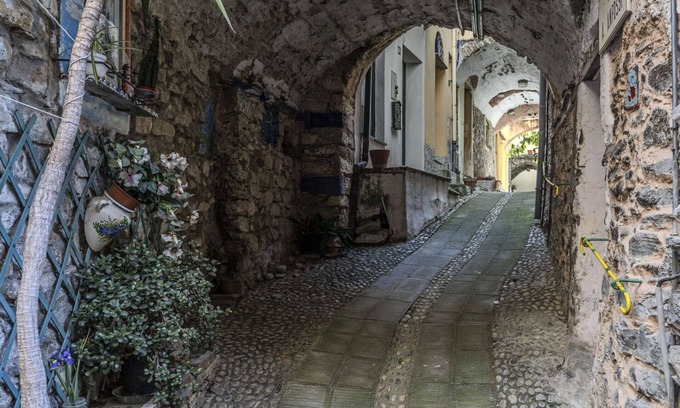 Castellaro House | Wonderful villa for 3 people with WIFI, TV, terrace, pets allowed and panoramic view