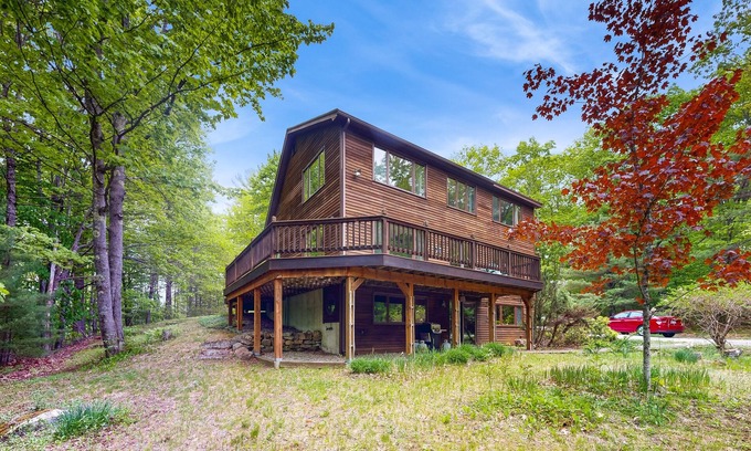Naples House | Woodland house with furnished wraparound deck, washer/dryer, & safe
