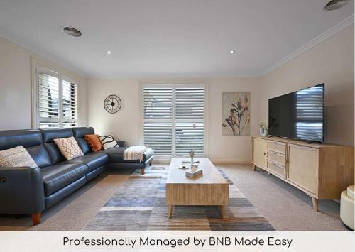 Orange Apartment | Woodward Villa - 2 Bed 2 Bath, CBD