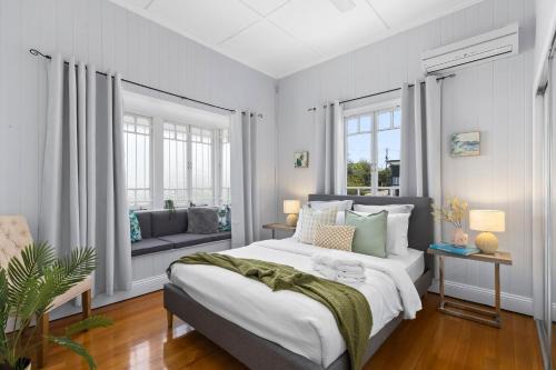 Norman Park House | Wow Bridge views Near CBD Quiet bus train