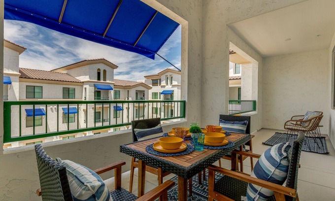 Ocotillo Condo | Wowie! This Resort Style Penthouse is it! 30 night Min