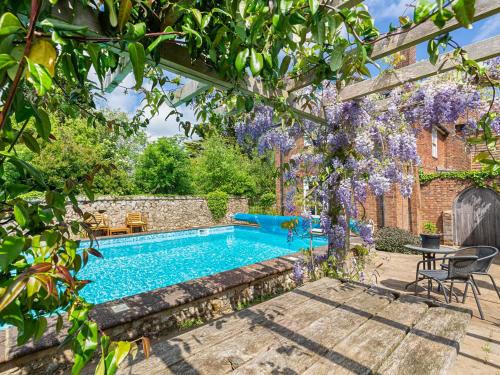Ashford House | Wren - Uk50152