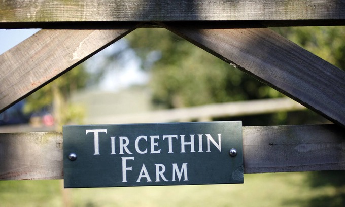 Llanrhidian Higher House | Y Llaethdy - Luxury Barn Conversion at Tir-Cethin Farm on The Gower