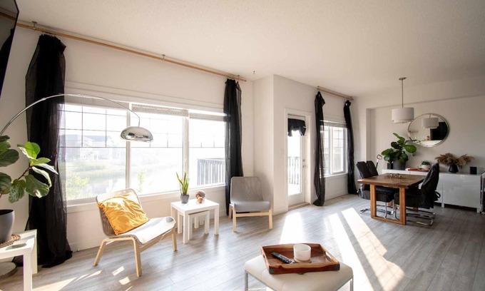 West Edmonton House | YEG- Pond Haven. Close to WEM