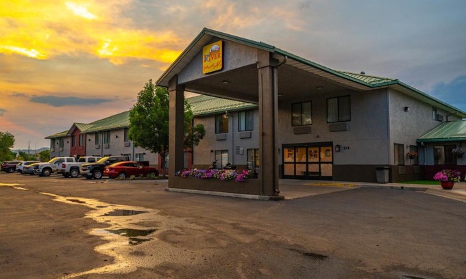 Livingston Hotel | Yellowstone River Inn & Suites
