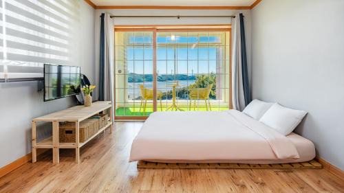 Suwon House | Yeongheungdo noeul&bada pension