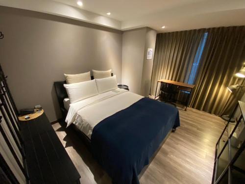 Zhongshan Hotel | Yomi Hotel - ShuangLian MRT