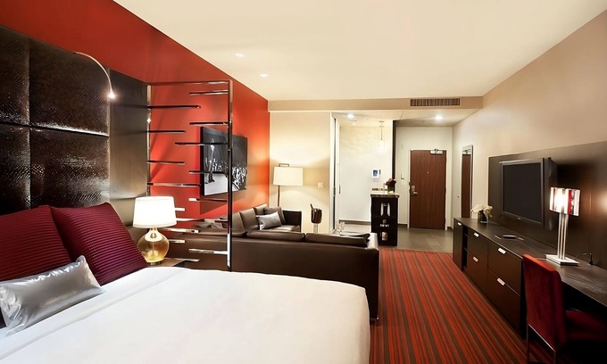 Downtown Las Vegas Hotel | Your Home Away From Home! 3 Units, Free Parking, Near The Mob Museum