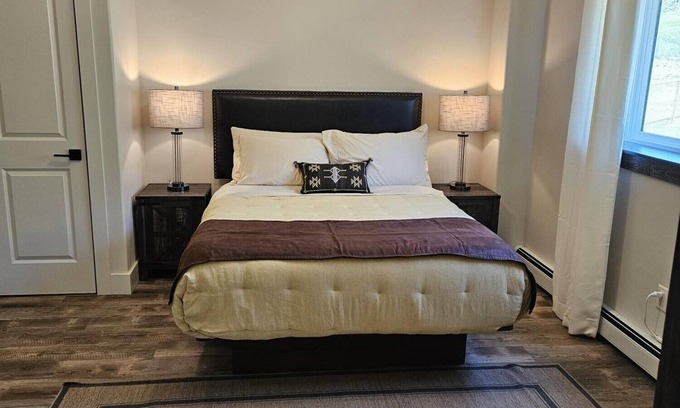 Gardiner Cabin | Your Ideal Retreat! Onsite Parking, Near Gardiner Downtown!