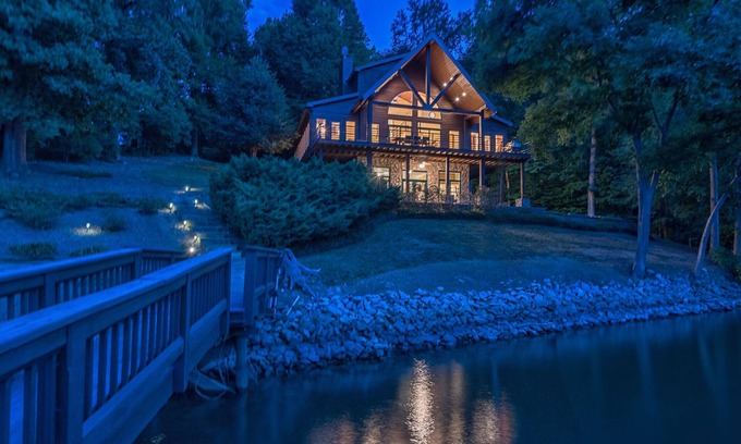 Sherrills Ford House | Your Lake Norman Cabin Lakefront Rental: Private Home | Lake Access | Sleeps 12