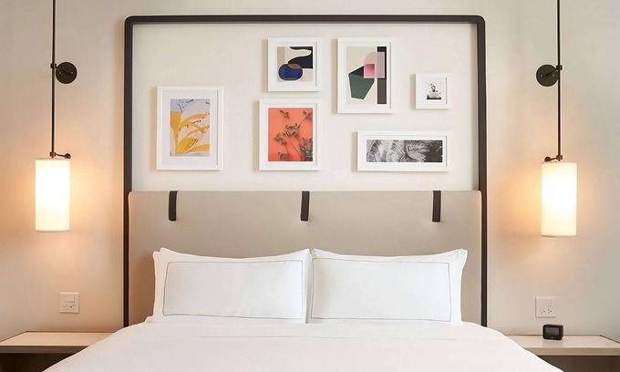 Hallandale Beach Hotel | Your Slice of Paradise! Pets Allowed, Kitchenette, Rooftop Swimming Pool!