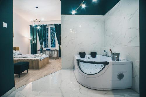 Nowe Miasto Apartment | YOURAPART STARÓWKA z JACUZZI