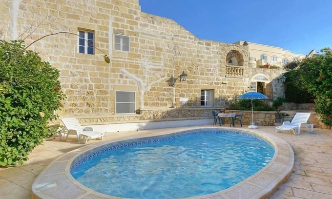 Sannat House | Zabbetta Farmhouse with swimming pool