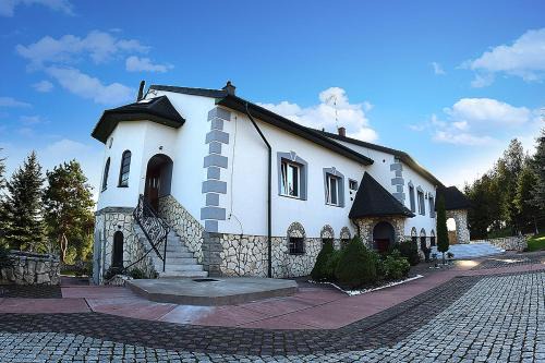 Kroczyce House | Zajazd nad Zalewem Dzibice -Pensjonat, Agroturystyka