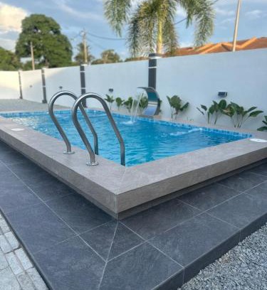 Bukit Rambai House | Zar House With Swimming Pool