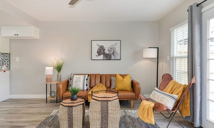 Foothill Farms House | ZenNest Townhome Close toRoseville SacDowntown Hospitals Pool&Fenced PatioGarden