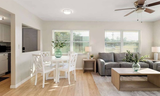 Downtown Zephyrhills House | Zephyrhills Comfort Duplex | 2 bed 2 Bath 🛋️