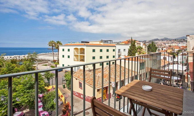 Old Town Apartment | Zona Velha II by An Island Apart