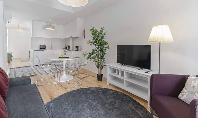 Old Town Apartment | Zona Velha VIII by An Island Apart