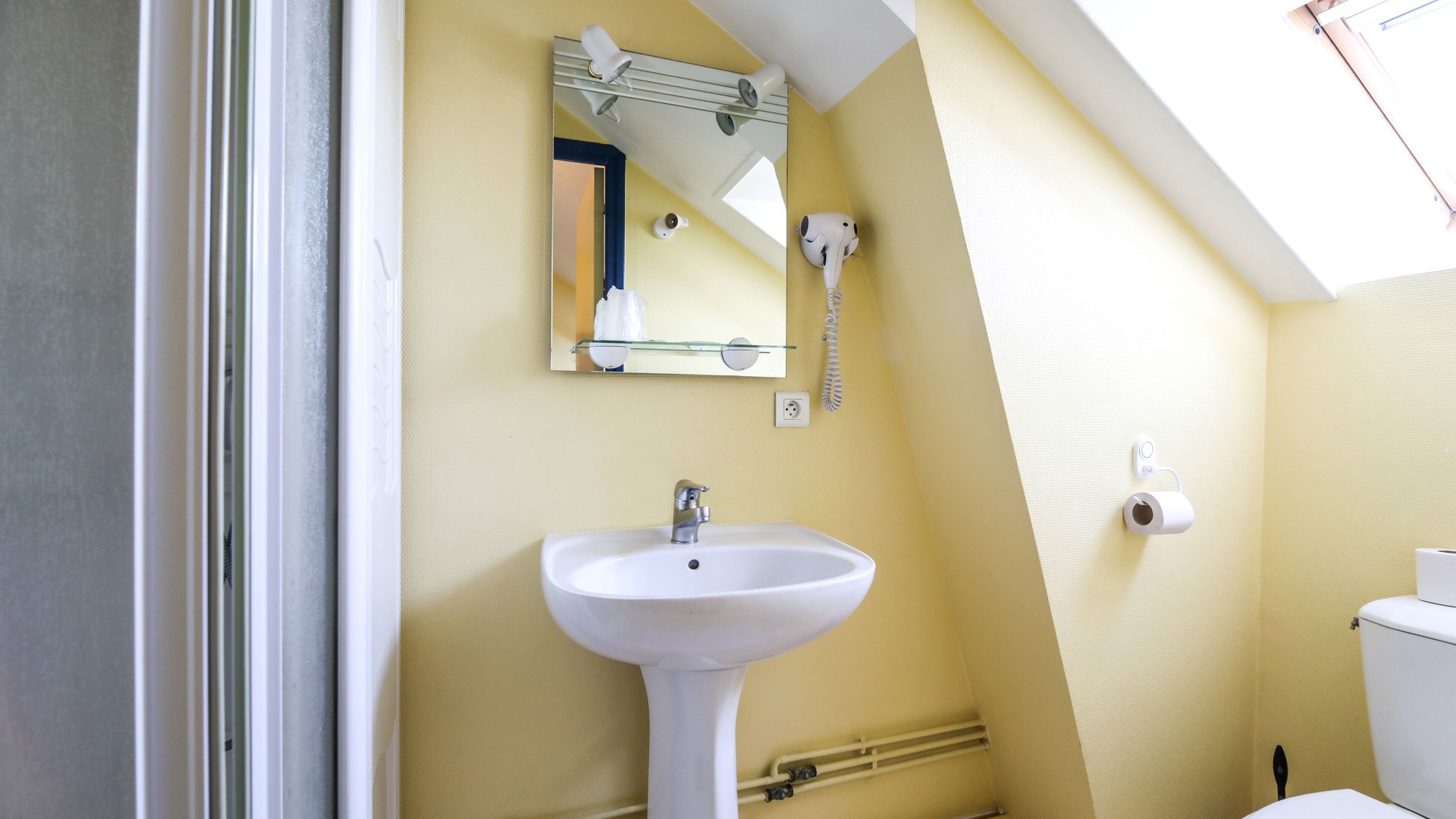 Photo of Bathroom in Montdidier