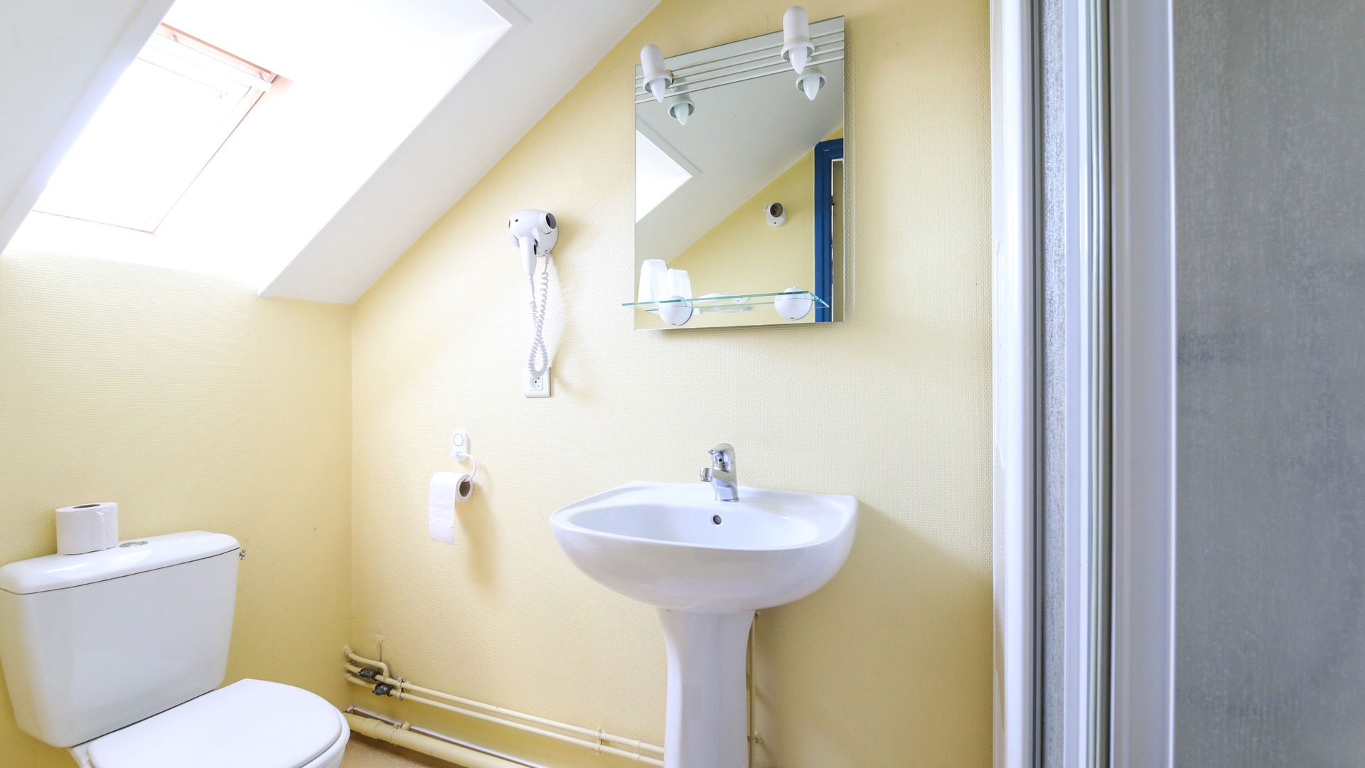 Photo of Bathroom in Montdidier