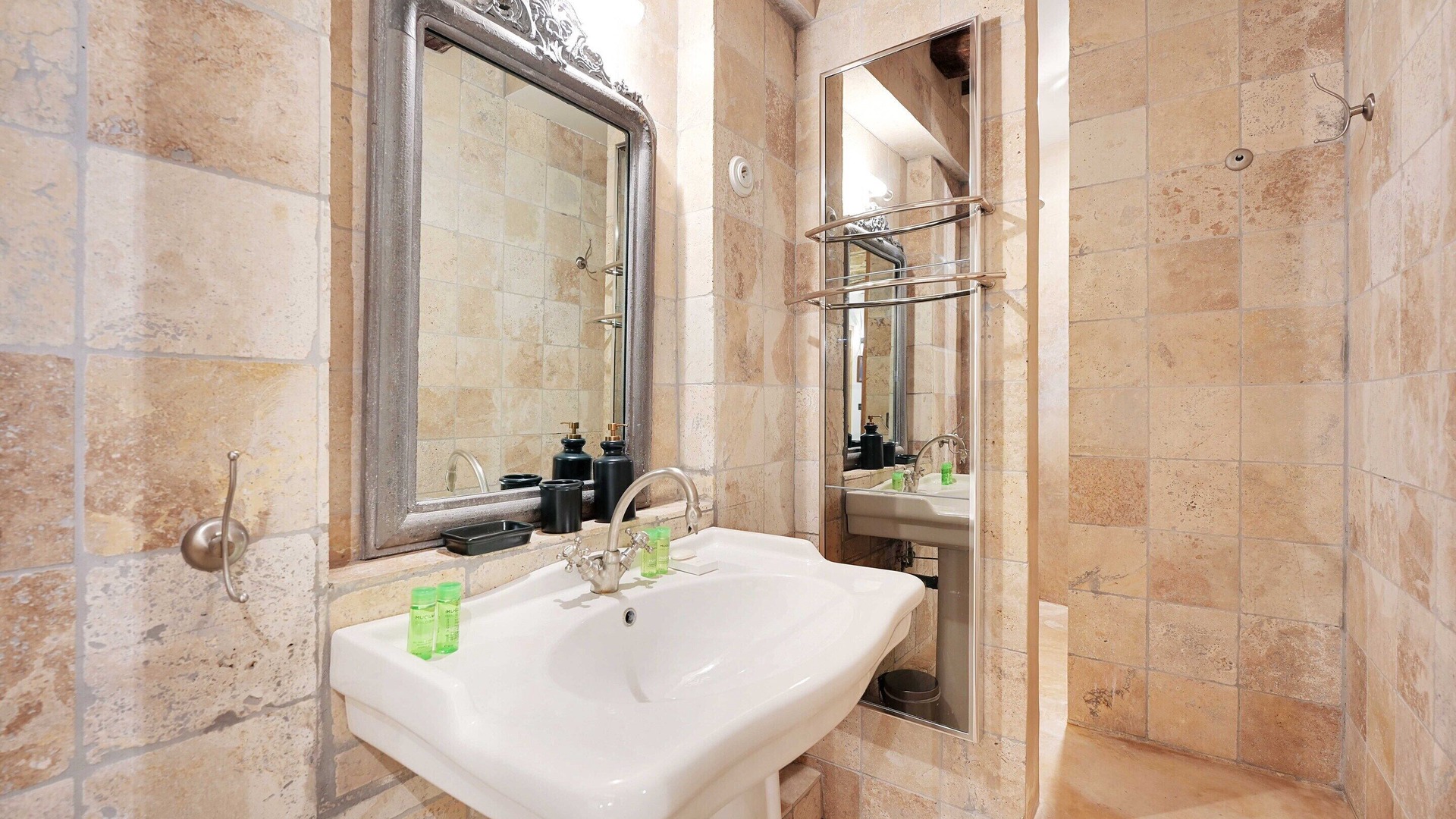 Photo of Bathroom in Saint-Victor