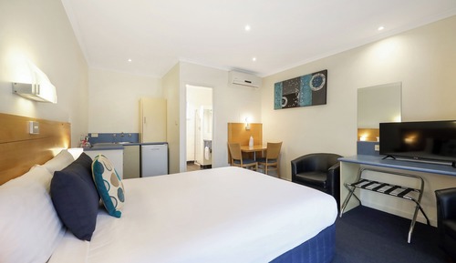 Standard Room, 1 Queen Bed