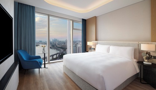 Premier Suite, 1 King Bed, River View