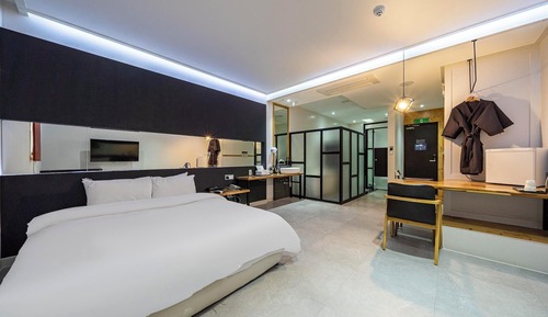 Room (SUITE 3F)