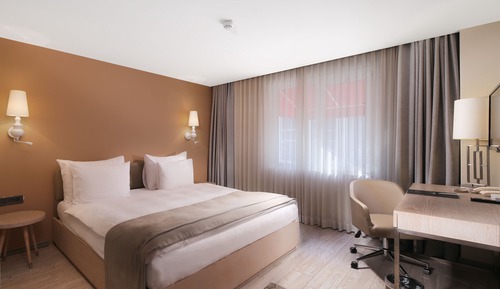 Business Room, City View