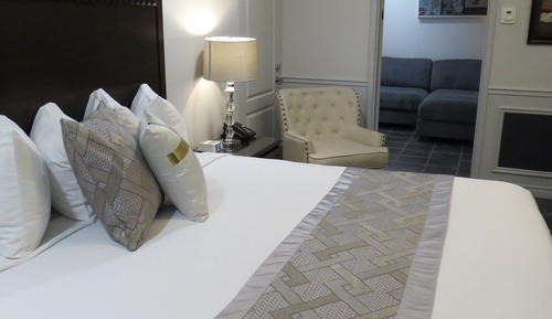 Corner Suite (no water view)