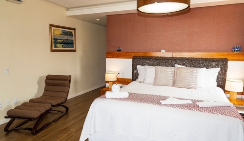 Luxury Suite, 1 King Bed, Jetted Tub, Sea View