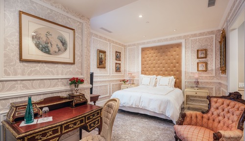 Champagne Room