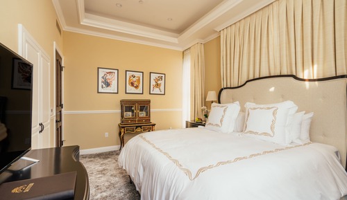 Corner Suite