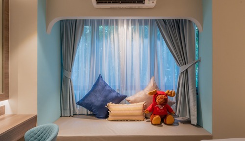 Standard King Bed with shower