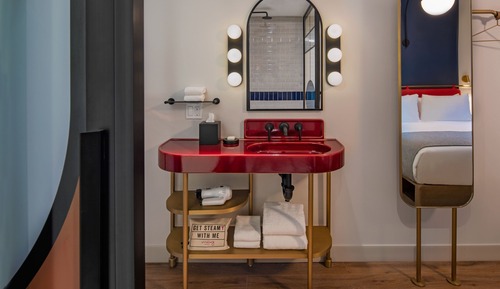 Room, 1 King Bed, City View (Mobility Accessible, Roll-in Shower)