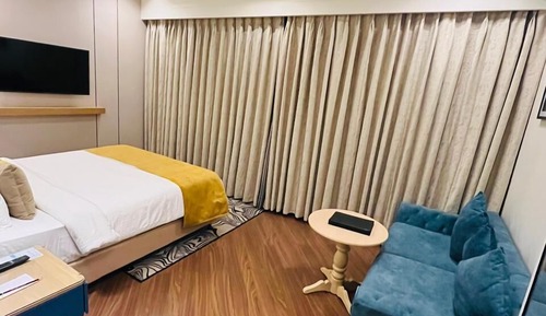 Basic Room, 1 King Bed, Non Smoking