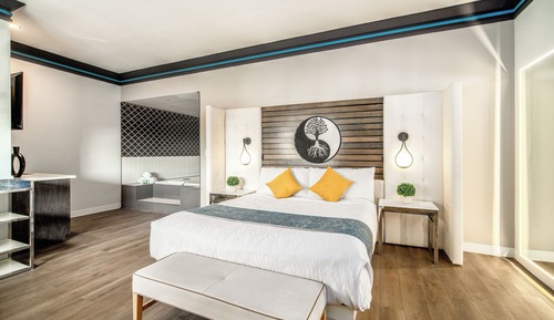 Royal Room, 1 King Bed, Jetted Tub