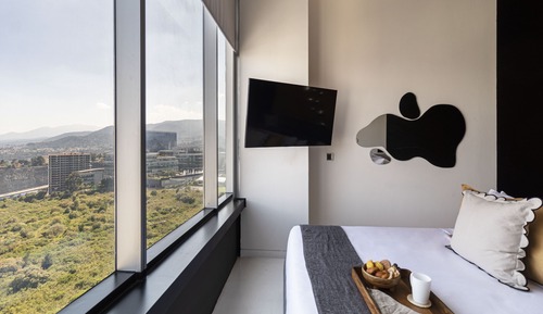 Deluxe Queen Suite