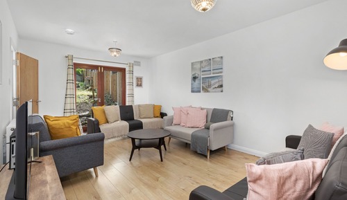 House (4 Bedrooms)