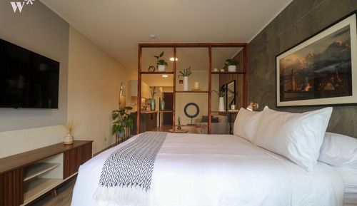 Studio (1114B)